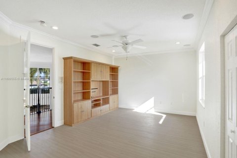 Купить виллу или дом в Дейви, Флорида 5 спален, 443.52м2, № 1948945 - фото 27