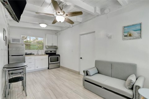 Casa en alquiler en Fort Lauderdale, Florida, 1 dormitorio, 65.03 m2 № 1976926 - foto 2