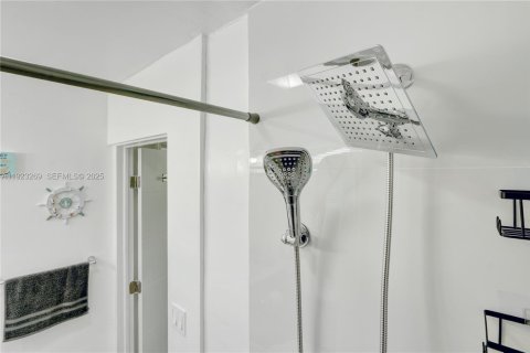 Casa en alquiler en Fort Lauderdale, Florida, 1 dormitorio, 65.03 m2 № 1976926 - foto 9