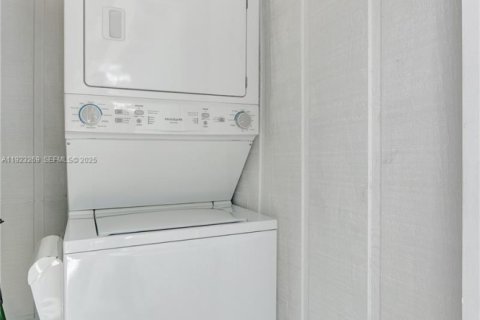 Casa en alquiler en Fort Lauderdale, Florida, 1 dormitorio, 65.03 m2 № 1976926 - foto 10