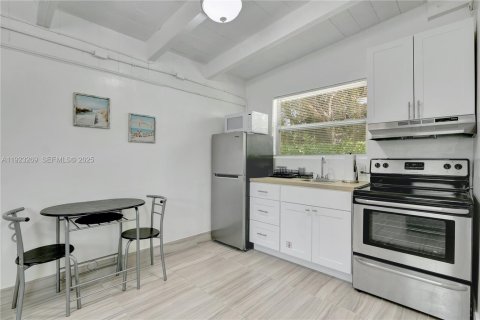 Casa en alquiler en Fort Lauderdale, Florida, 1 dormitorio, 65.03 m2 № 1976926 - foto 3
