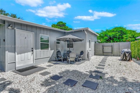 Casa en alquiler en Fort Lauderdale, Florida, 1 dormitorio, 65.03 m2 № 1976926 - foto 1
