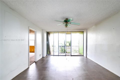 Condominio en venta en Oakland Park, Florida, 2 dormitorios, 90.58 m2 № 1897471 - foto 4