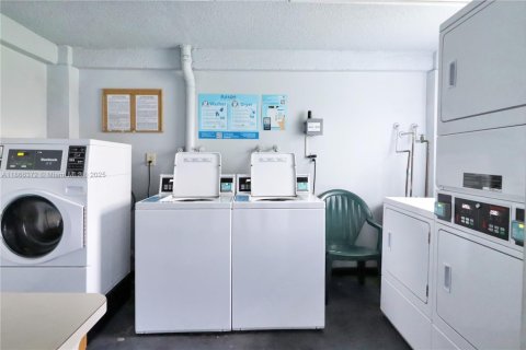 Condominio en venta en Oakland Park, Florida, 2 dormitorios, 90.58 m2 № 1897471 - foto 15