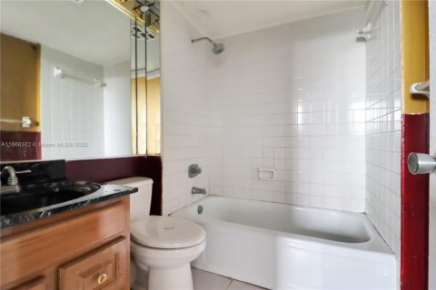 Condominio en venta en Oakland Park, Florida, 2 dormitorios, 90.58 m2 № 1897471 - foto 9