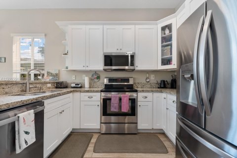 Купить виллу или дом в Катлер-Бей, Флорида 3 спальни, 162.49м2, № 2068159 - фото 10