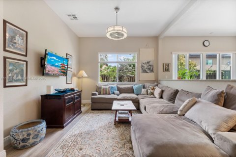 Купить виллу или дом в Катлер-Бей, Флорида 3 спальни, 162.49м2, № 2068159 - фото 5