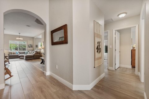 Купить виллу или дом в Катлер-Бей, Флорида 3 спальни, 162.49м2, № 2068159 - фото 2