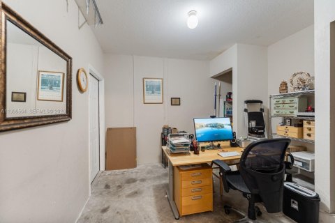 Купить виллу или дом в Катлер-Бей, Флорида 3 спальни, 162.49м2, № 2068159 - фото 29