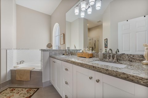 Купить виллу или дом в Катлер-Бей, Флорида 3 спальни, 162.49м2, № 2068159 - фото 13