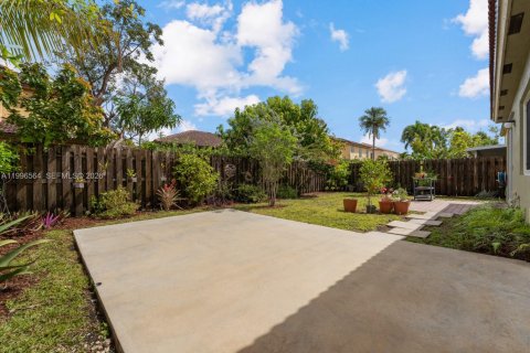 Купить виллу или дом в Катлер-Бей, Флорида 3 спальни, 162.49м2, № 2068159 - фото 23