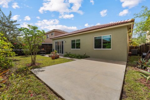 Купить виллу или дом в Катлер-Бей, Флорида 3 спальни, 162.49м2, № 2068159 - фото 24