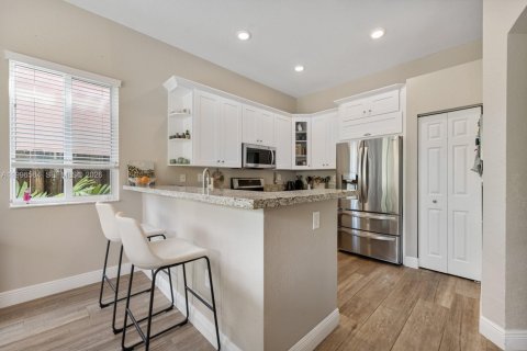 Купить виллу или дом в Катлер-Бей, Флорида 3 спальни, 162.49м2, № 2068159 - фото 9