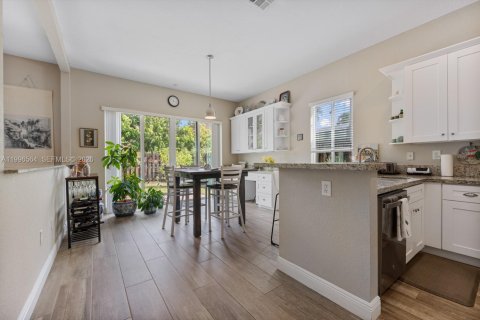 Купить виллу или дом в Катлер-Бей, Флорида 3 спальни, 162.49м2, № 2068159 - фото 11