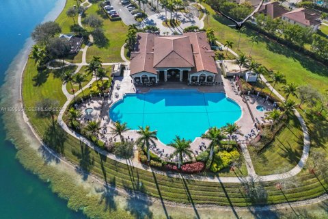 Купить виллу или дом в Катлер-Бей, Флорида 3 спальни, 162.49м2, № 2068159 - фото 27