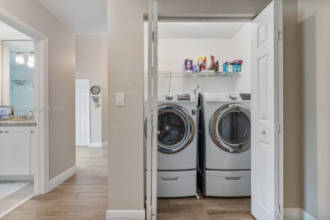 Купить виллу или дом в Катлер-Бей, Флорида 3 спальни, 162.49м2, № 2068159 - фото 18