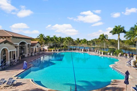 Купить виллу или дом в Катлер-Бей, Флорида 3 спальни, 162.49м2, № 2068159 - фото 28