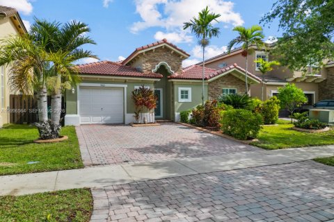 Дом в Катлер-Бей, Флорида 3 спальни, 162.49м2 № 2068159