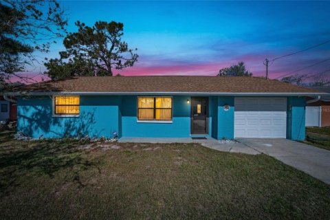 House in Hudson, Florida 2 bedrooms, 94.57 sq.m. № 2135216