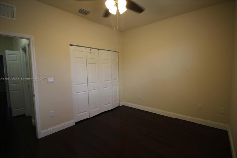 Снять в аренду таунхаус в Майами, Флорида 4 спальни, 214.79м2, № 1941444 - фото 14