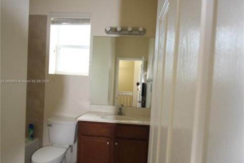 Снять в аренду таунхаус в Майами, Флорида 4 спальни, 214.79м2, № 1941444 - фото 11