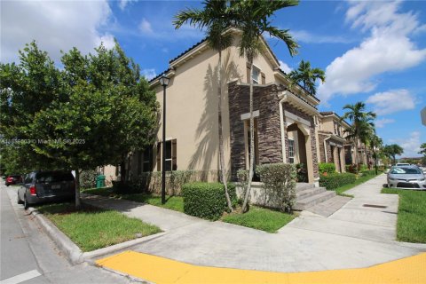 Снять в аренду таунхаус в Майами, Флорида 4 спальни, 214.79м2, № 1941444 - фото 20