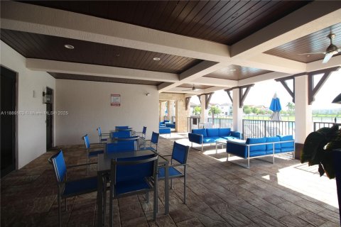 Снять в аренду таунхаус в Майами, Флорида 4 спальни, 214.79м2, № 1941444 - фото 29