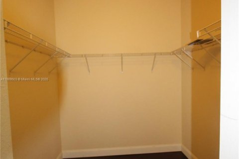 Снять в аренду таунхаус в Майами, Флорида 4 спальни, 214.79м2, № 1941444 - фото 10