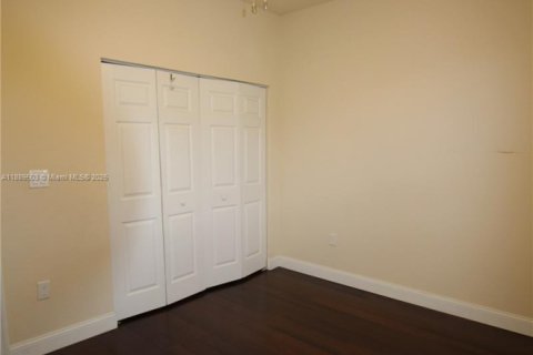 Снять в аренду таунхаус в Майами, Флорида 4 спальни, 214.79м2, № 1941444 - фото 13