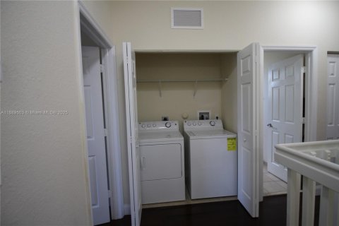 Снять в аренду таунхаус в Майами, Флорида 4 спальни, 214.79м2, № 1941444 - фото 17