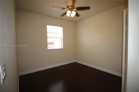 Снять в аренду таунхаус в Майами, Флорида 4 спальни, 214.79м2, № 1941444 - фото 16