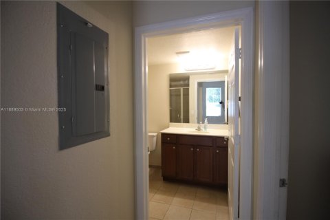 Снять в аренду таунхаус в Майами, Флорида 4 спальни, 214.79м2, № 1941444 - фото 5