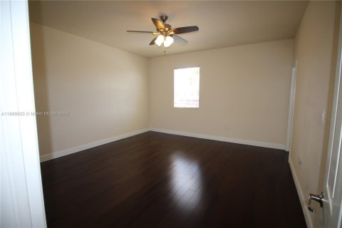 Снять в аренду таунхаус в Майами, Флорида 4 спальни, 214.79м2, № 1941444 - фото 7