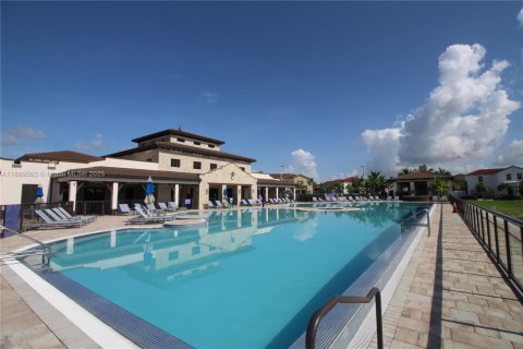 Снять в аренду таунхаус в Майами, Флорида 4 спальни, 214.79м2, № 1941444 - фото 22