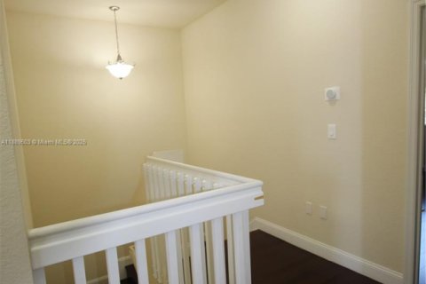 Снять в аренду таунхаус в Майами, Флорида 4 спальни, 214.79м2, № 1941444 - фото 19