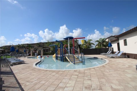 Снять в аренду таунхаус в Майами, Флорида 4 спальни, 214.79м2, № 1941444 - фото 26