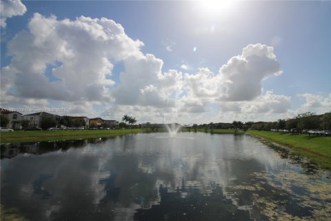 Снять в аренду таунхаус в Майами, Флорида 4 спальни, 214.79м2, № 1941444 - фото 30