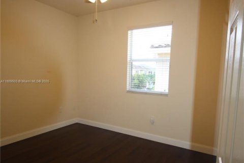 Снять в аренду таунхаус в Майами, Флорида 4 спальни, 214.79м2, № 1941444 - фото 12