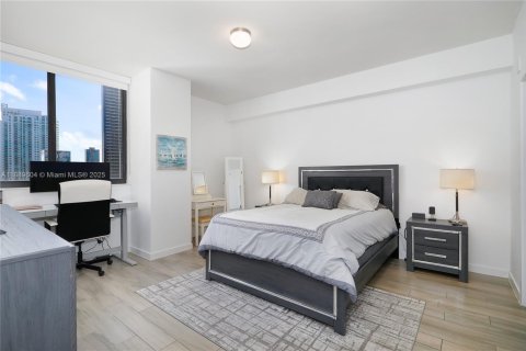 Condominio en alquiler en Miami, Florida, 2 dormitorios, 111.2 m2 № 1938908 - foto 12