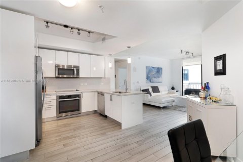 Copropriété à louer à Miami, Floride: 2 chambres, 111.2 m2 № 1938908 - photo 3