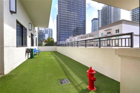 Condominio en alquiler en Miami, Florida, 2 dormitorios, 111.2 m2 № 1938908 - foto 24