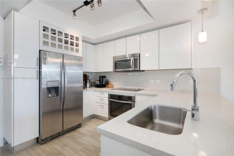 Copropriété à louer à Miami, Floride: 2 chambres, 111.2 m2 № 1938908 - photo 11