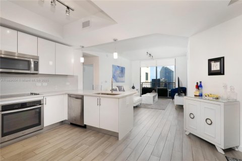 Copropriété à louer à Miami, Floride: 2 chambres, 111.2 m2 № 1938908 - photo 2