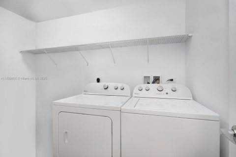 Снять в аренду кондоминиум в Майами, Флорида 2 спальни, 111.2м2, № 1938908 - фото 18