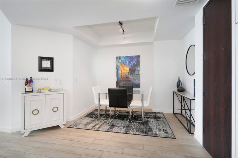 Condominio en alquiler en Miami, Florida, 2 dormitorios, 111.2 m2 № 1938908 - foto 4