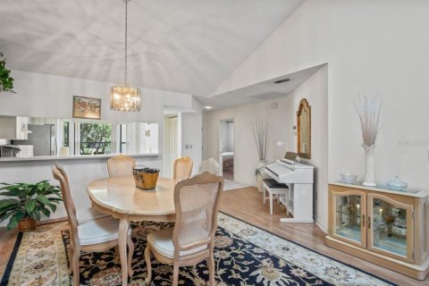 Condo in New Port Richey, Florida, 2 bedrooms  № 1684641 - photo 13