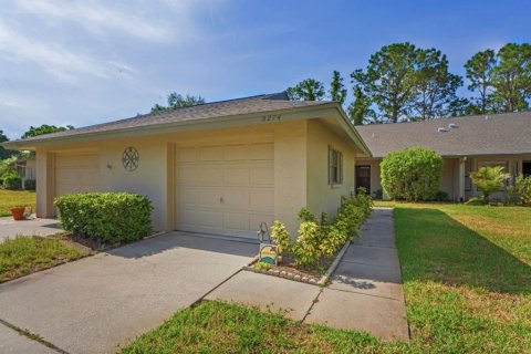 Condo in New Port Richey, Florida, 2 bedrooms  № 1684641 - photo 4