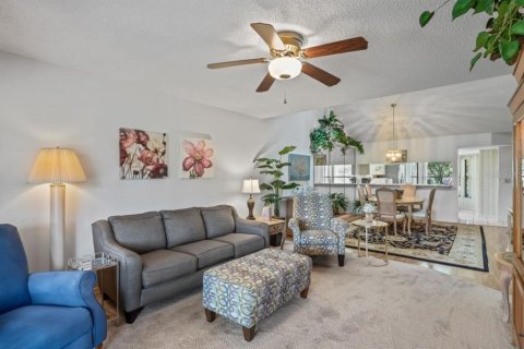 Condo in New Port Richey, Florida, 2 bedrooms  № 1684641 - photo 10