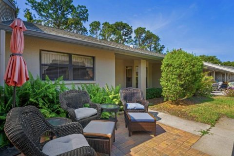 Condo in New Port Richey, Florida, 2 bedrooms  № 1684641 - photo 1