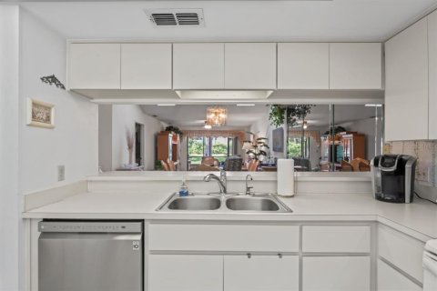 Condo in New Port Richey, Florida, 2 bedrooms  № 1684641 - photo 17